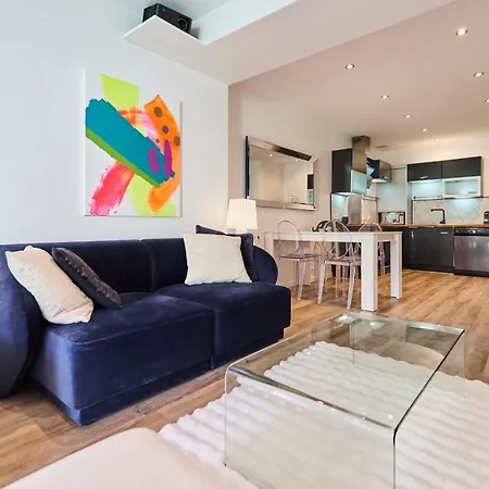 Secret Garden - Ideal Couples Et Pros - 5min A Pied De La Gare - 10min A Pied De L'arena Et Du Quartier Boulingrin - Baignoire Balneo - Jardin Privatif De 50m2 - Mini Golf - Cinema Apartment Reims