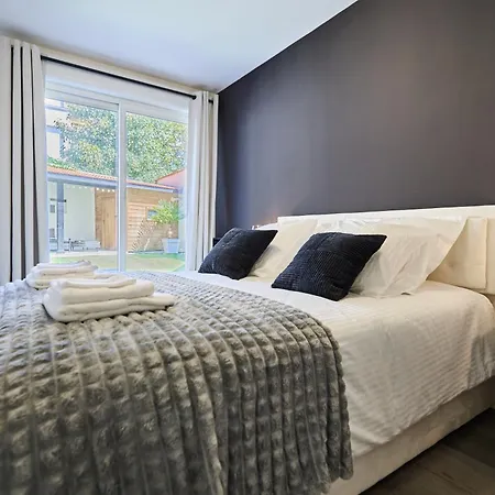 Secret Garden - Ideal Couples Et Pros - 5min A Pied De La Gare - 10min A Pied De L'arena Et Du Quartier Boulingrin - Baignoire Balneo - Jardin Privatif De 50m2 - Mini Golf - Cinema