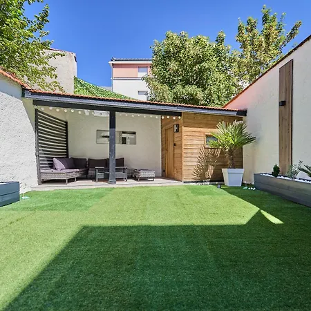 Apartment Secret Garden - Ideal Couples Et Pros - 5min A Pied De La Gare - 10min A Pied De L'arena Et Du Quartier Boulingrin - Baignoire Balneo - Jardin Privatif De 50m2 - Mini Golf - Cinema