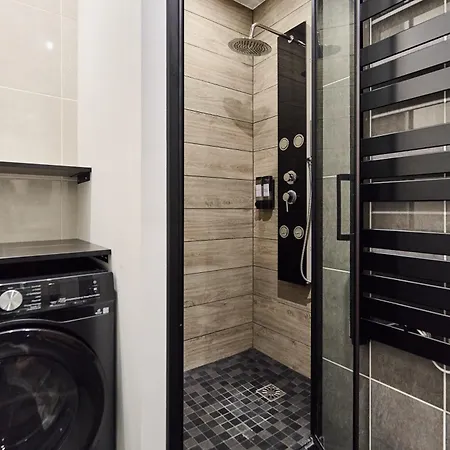 Apartment Secret Garden - Ideal Couples Et Pros - 5min A Pied De La Gare - 10min A Pied De L'arena Et Du Quartier Boulingrin - Baignoire Balneo - Jardin Privatif De 50m2 - Mini Golf - Cinema *