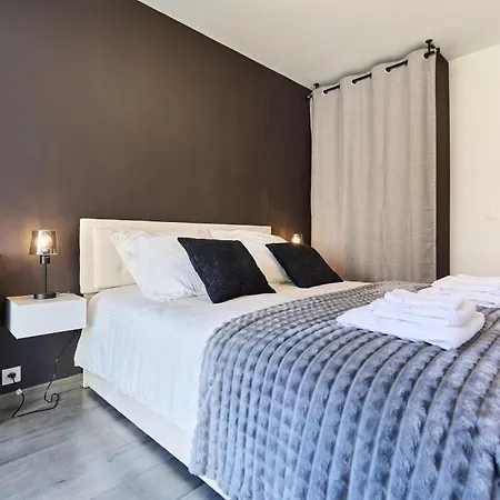 Apartment Secret Garden - Ideal Couples Et Pros - 5min A Pied De La Gare - 10min A Pied De L'arena Et Du Quartier Boulingrin - Baignoire Balneo - Jardin Privatif De 50m2 - Mini Golf - Cinema *
