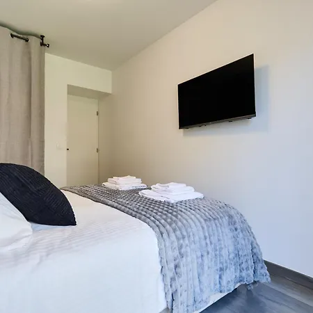 Apartment Secret Garden - Ideal Couples Et Pros - 5min A Pied De La Gare - 10min A Pied De L'arena Et Du Quartier Boulingrin - Baignoire Balneo - Jardin Privatif De 50m2 - Mini Golf - Cinema